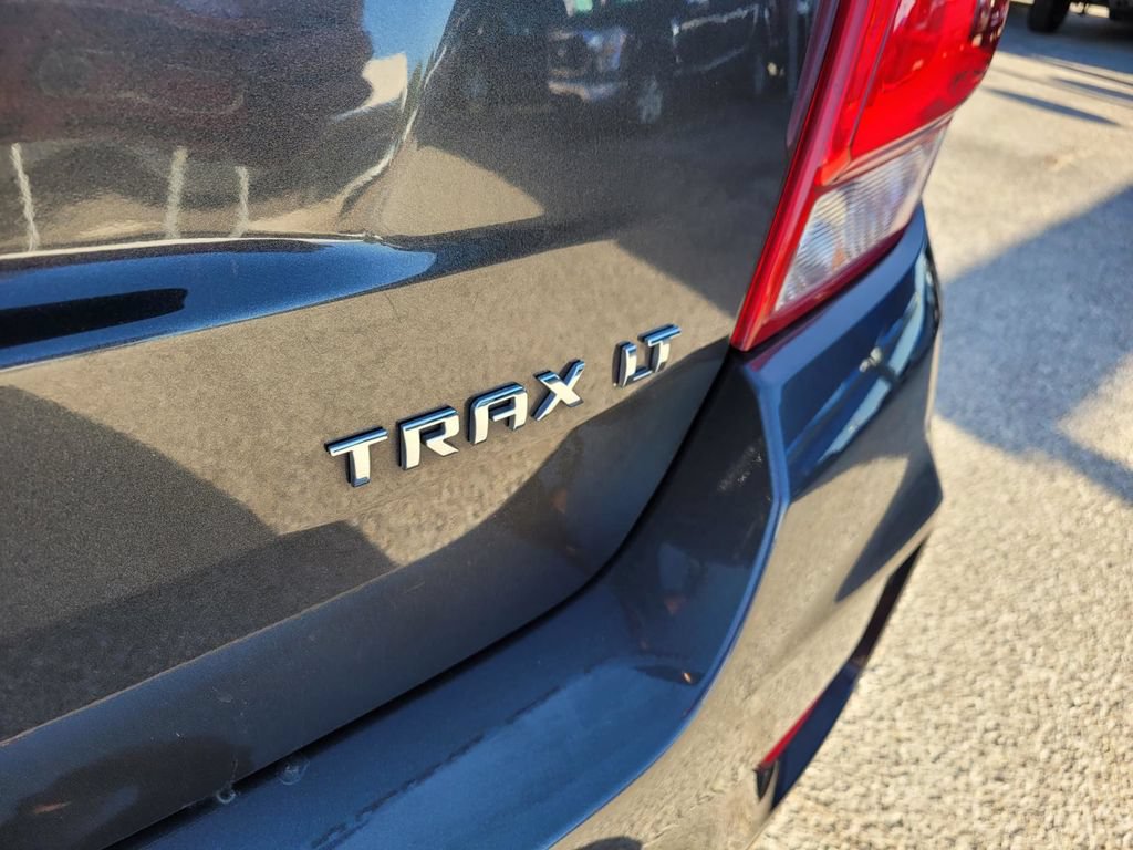 Used 2019 Chevrolet Trax LT w/ LT Convenience Package FWD image 12