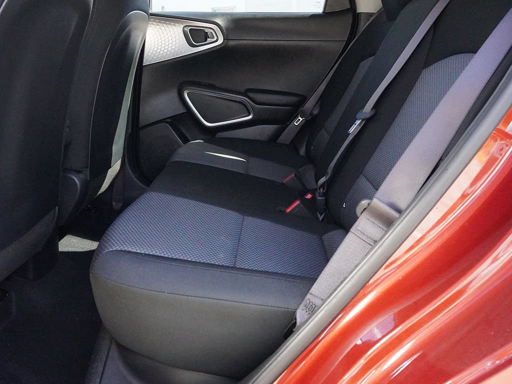 Used 2025 Kia Soul LX w/ LX Technology Package FWD image 29
