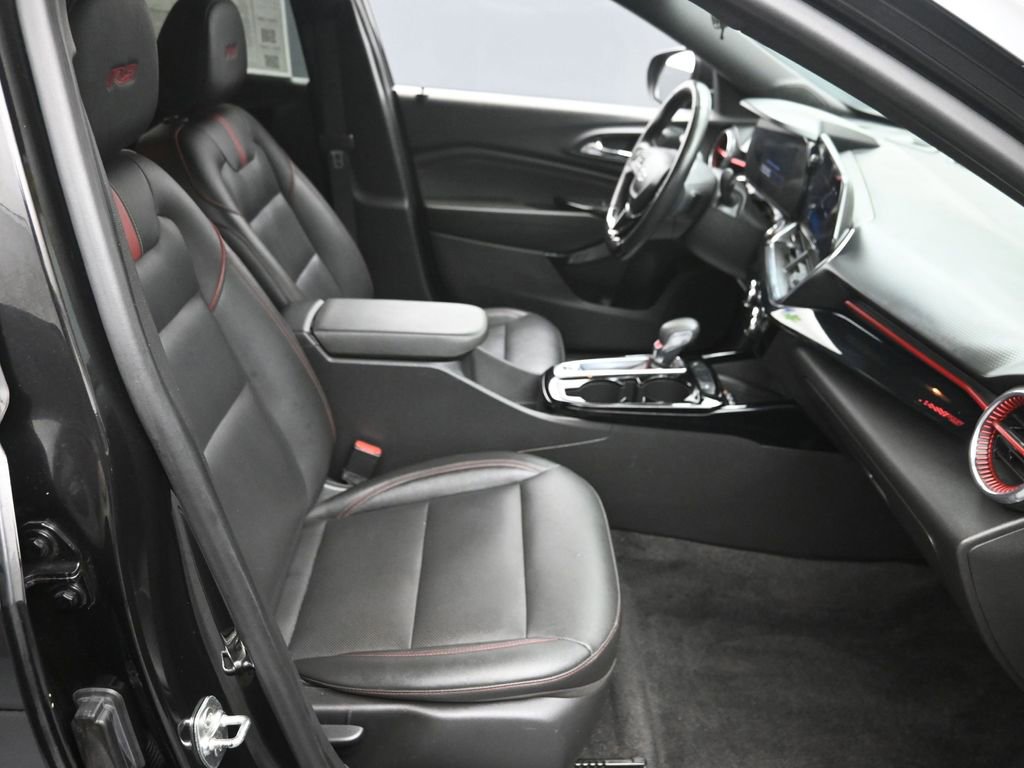 Used 2024 Chevrolet Trax RS w/ Sunroof Package image 14