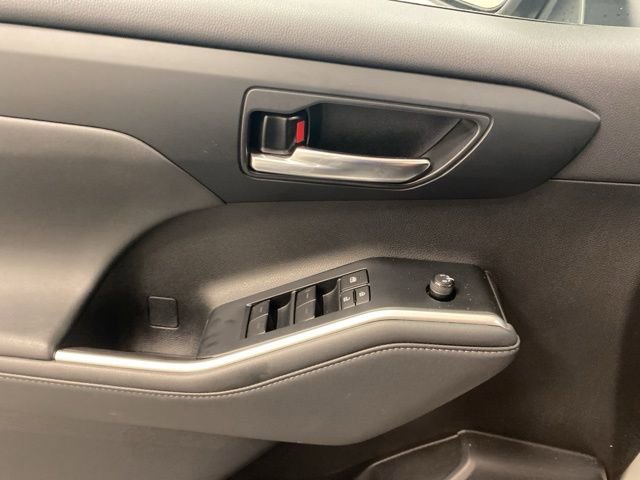 Used 2022 Toyota Highlander XLE image 18