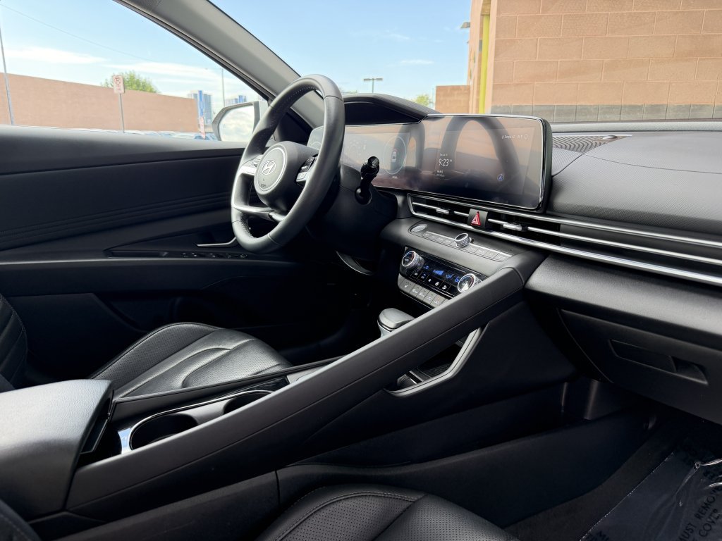 Used 2025 Hyundai Elantra Limited FWD image 38