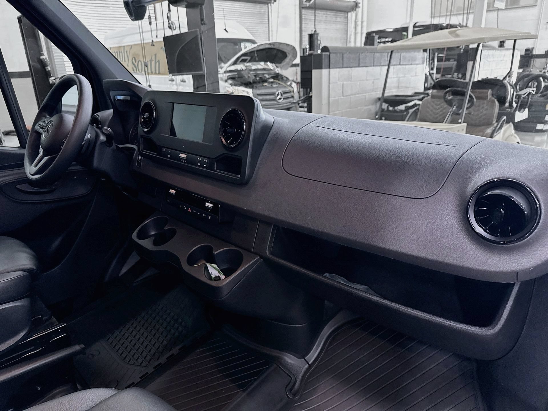 Used 2023 Mercedes-Benz Sprinter 2500 image 28