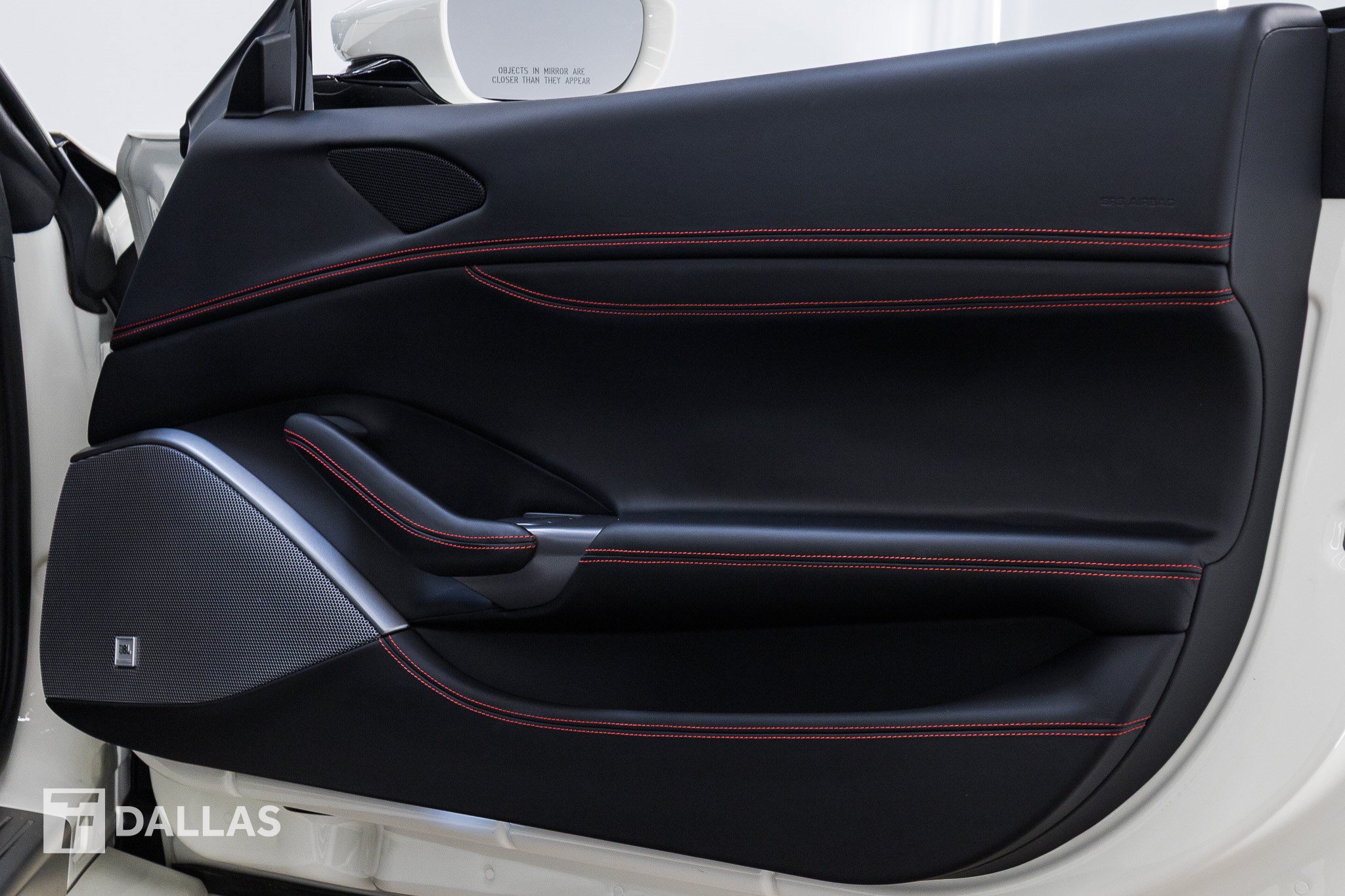 Used 2020 Ferrari Portofino RWD image 32