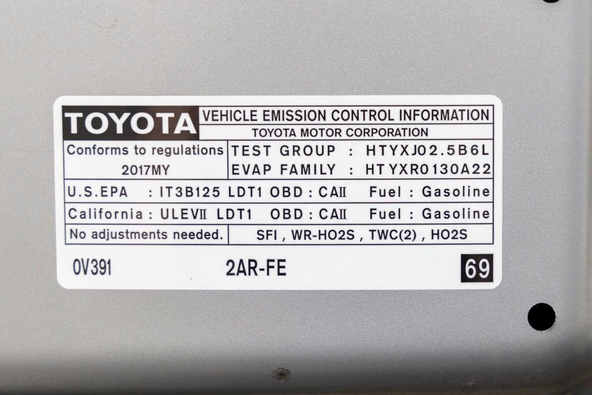 Used 2017 Toyota RAV4 Platinum FWD image 28