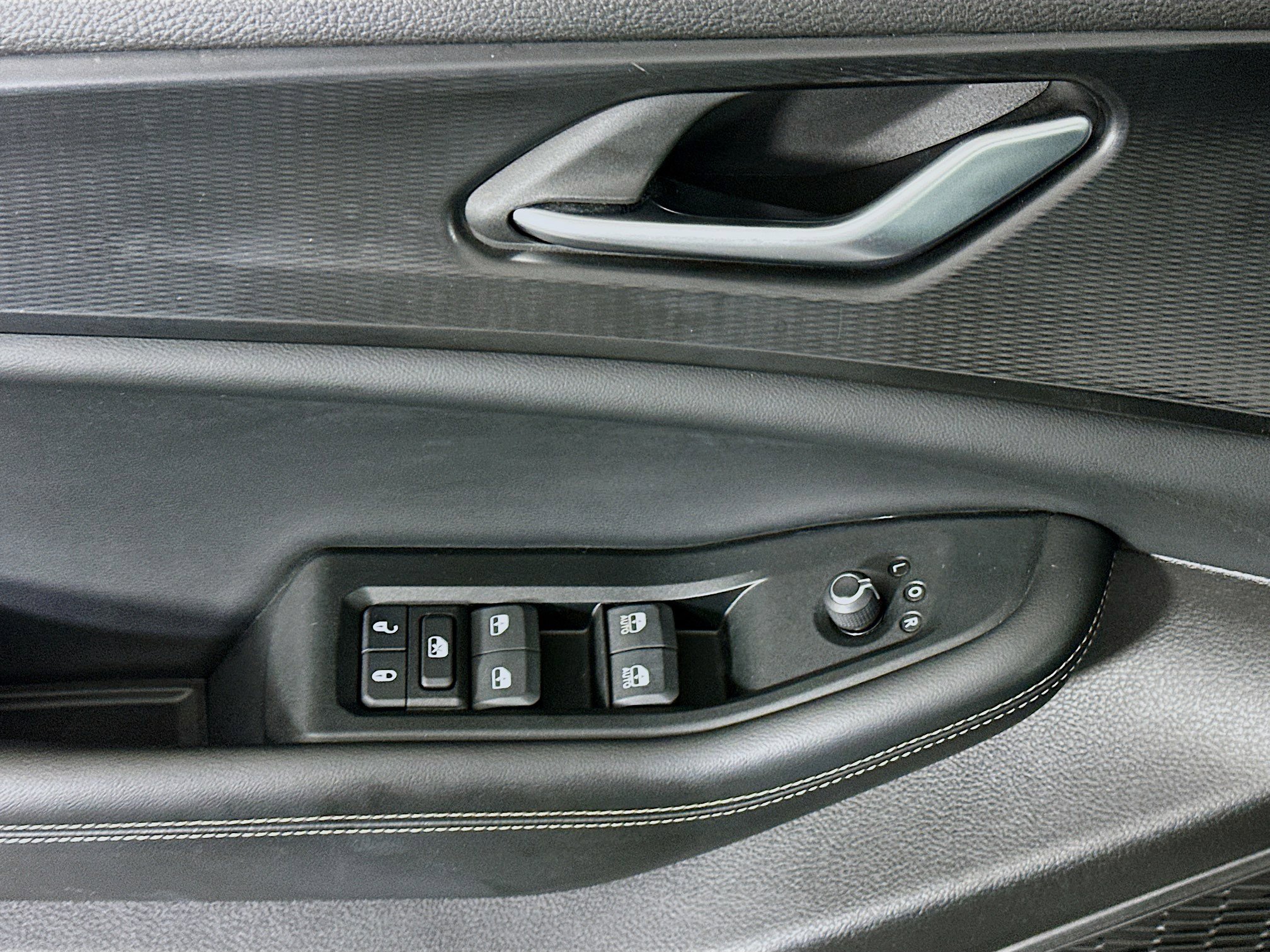 Used 2024 Jeep Grand Cherokee L Laredo image 15