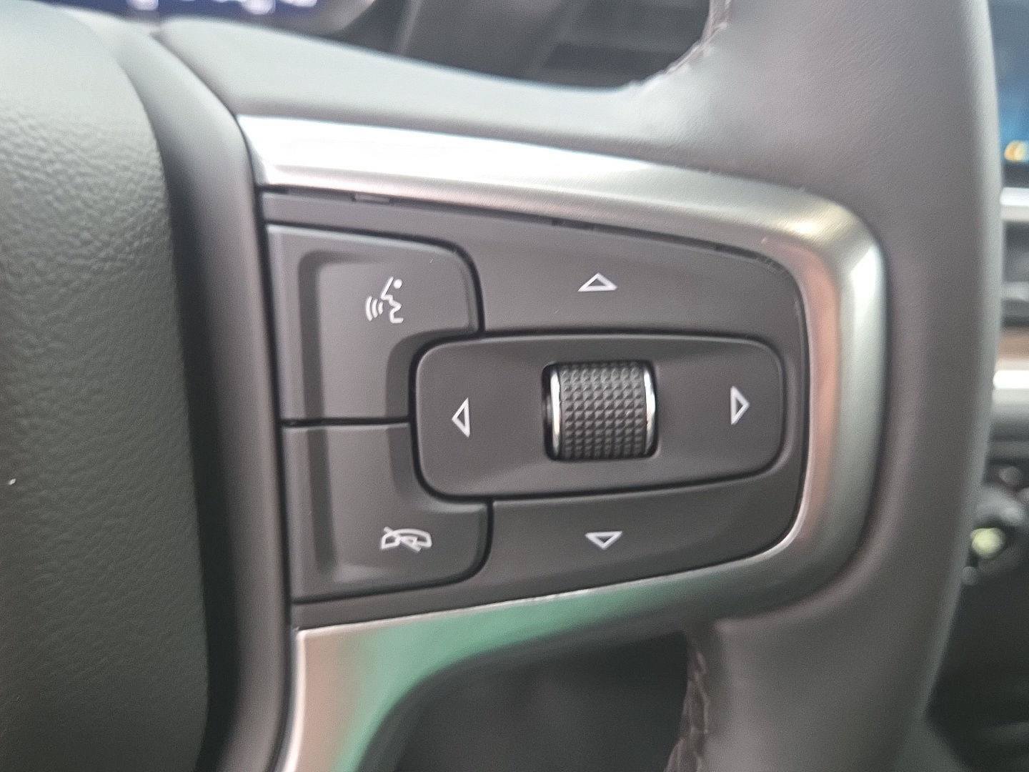 Used 2025 Chevrolet Silverado 1500 LT AWD/4WD image 27