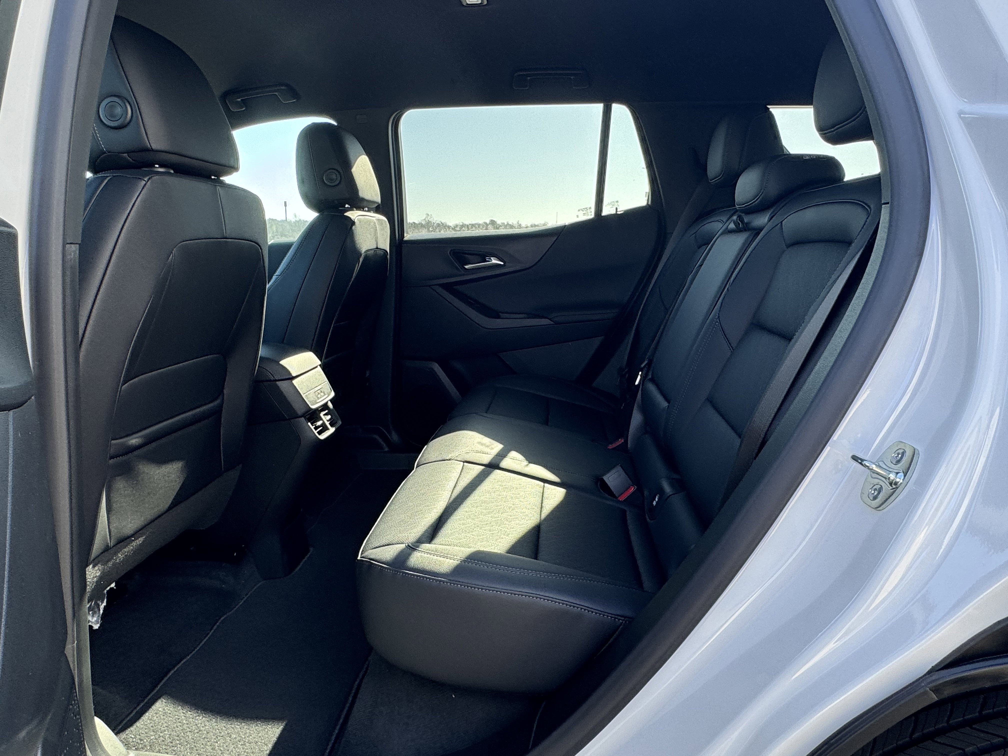 New 2026 Chevrolet Equinox LT w/ Convenience Package II image 8
