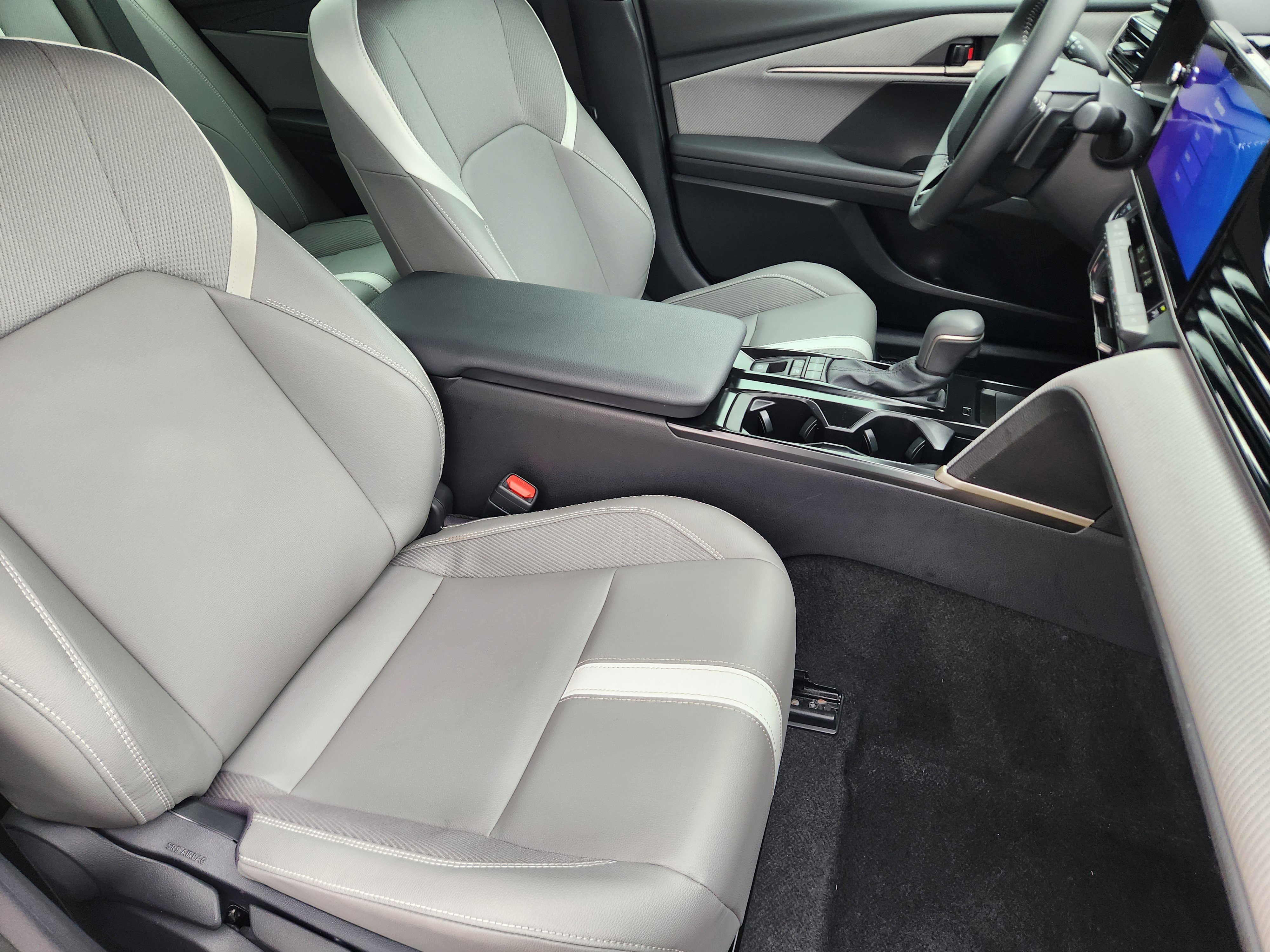 Used 2025 Toyota Camry SE w/ Multimedia Upgrade Package image 16