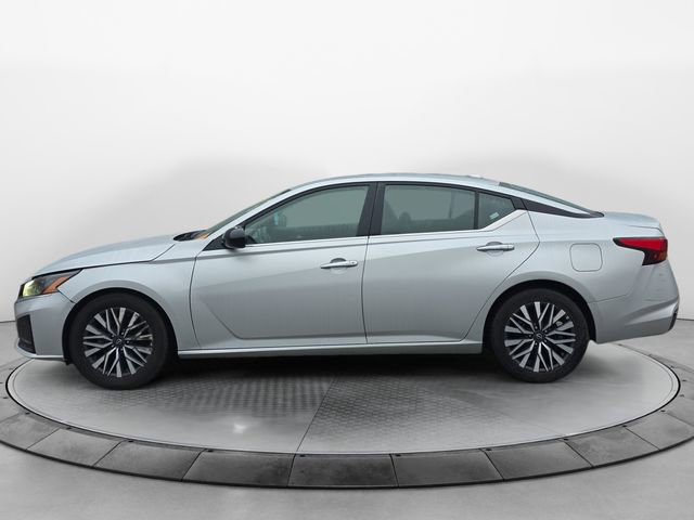 Used 2024 Nissan Altima 2.5 SV image 2