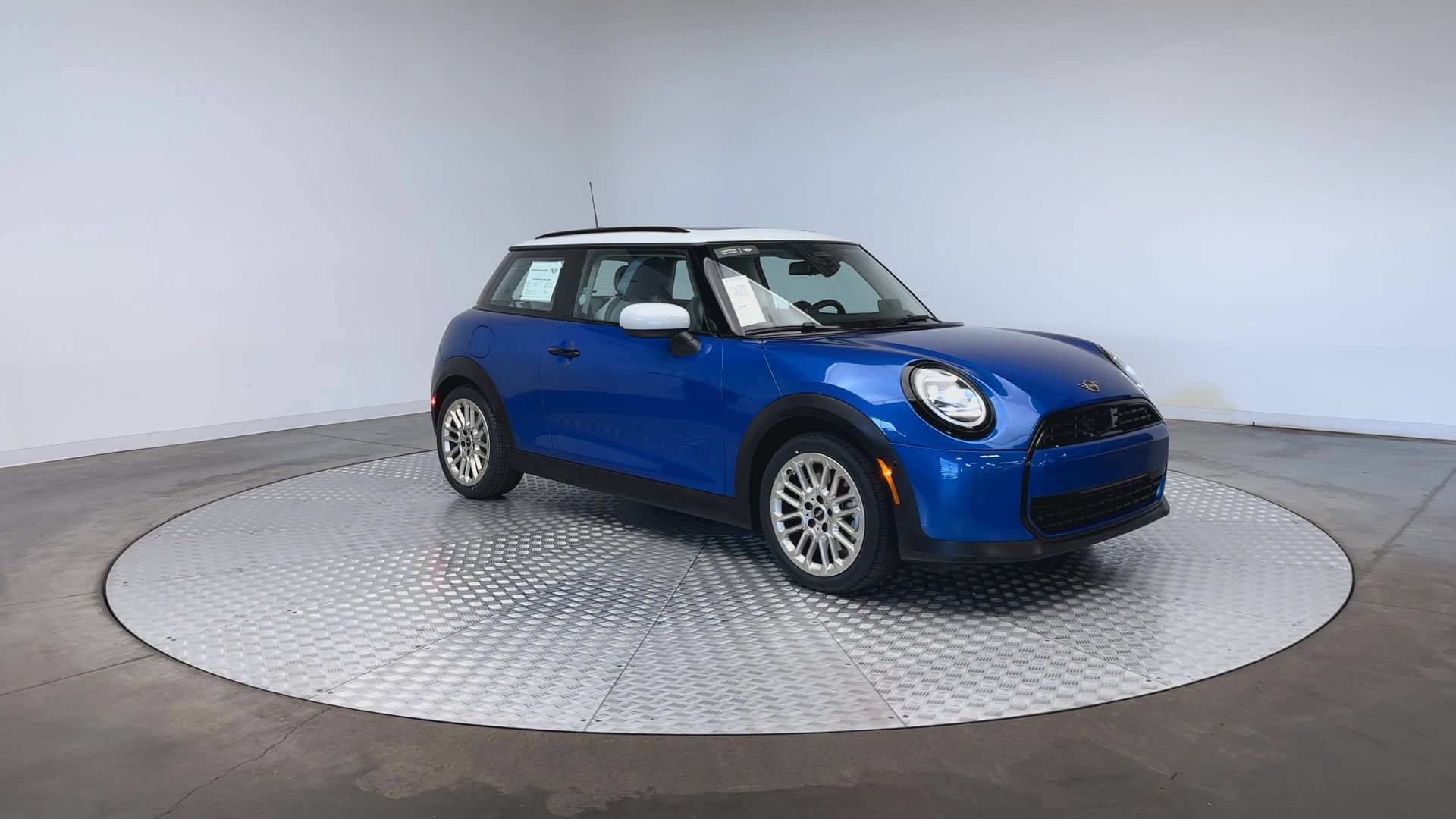 Used 2026 MINI Cooper 2-Door Hardtop FWD image 2