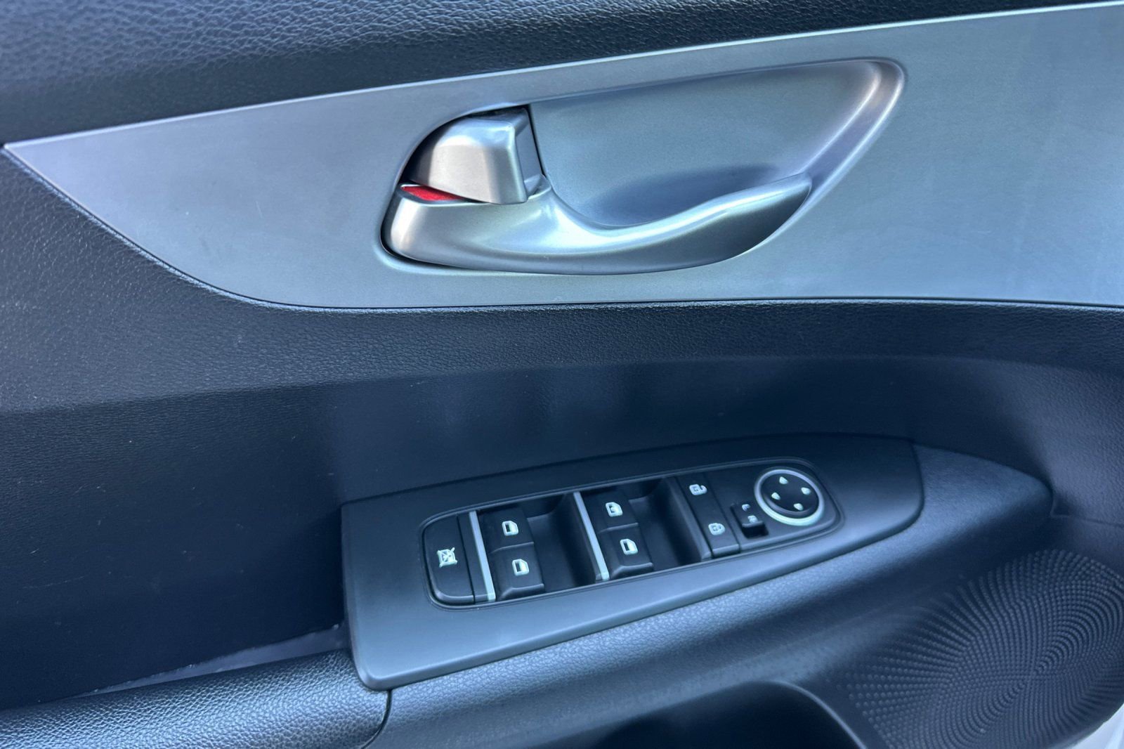 Used 2022 Kia Forte LXS image 13