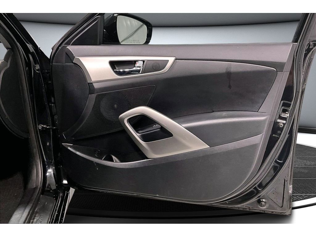 Used 2016 Hyundai Veloster image 24