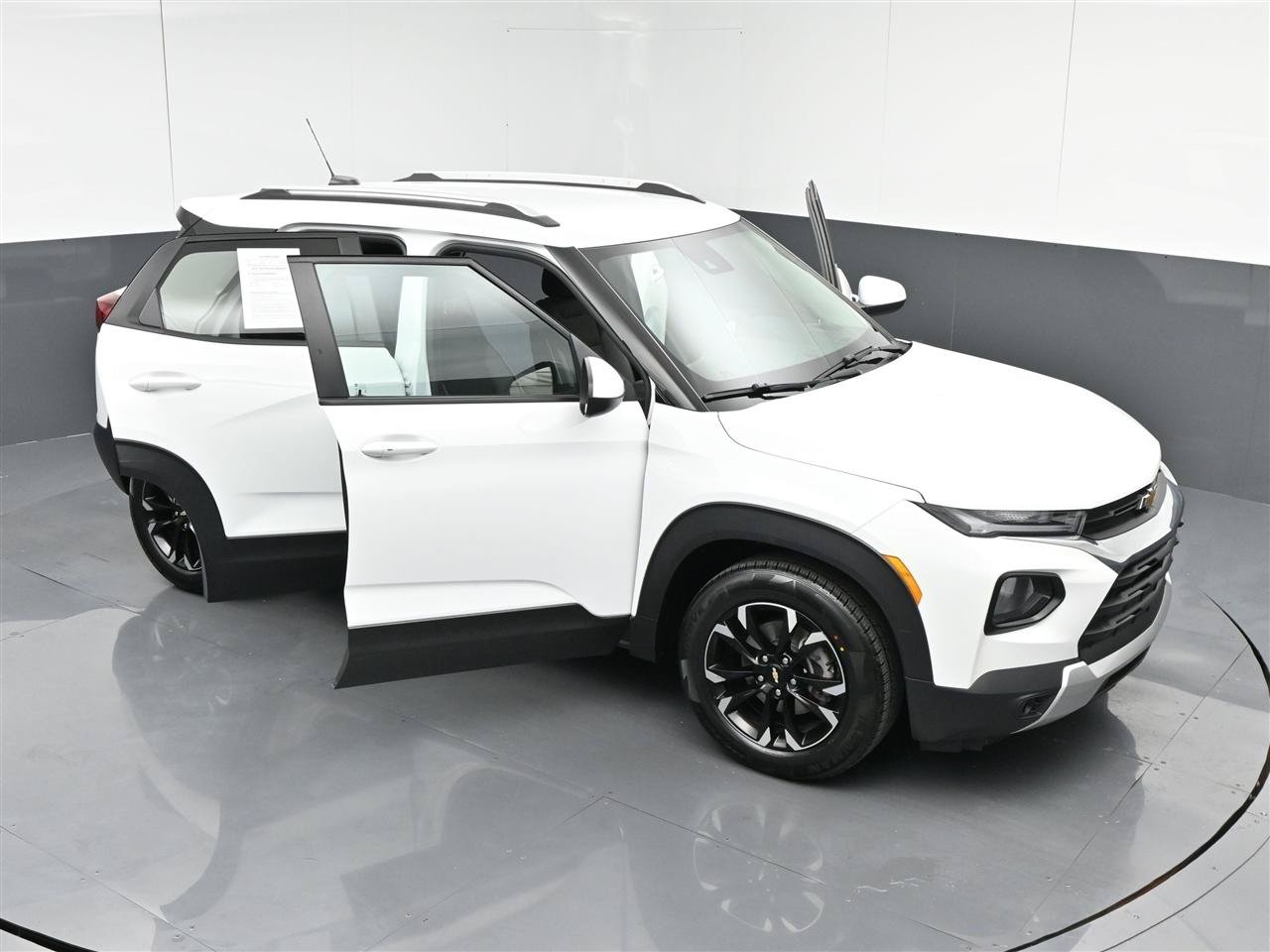 Used 2022 Chevrolet TrailBlazer LT w/ Convenience Package FWD image 37