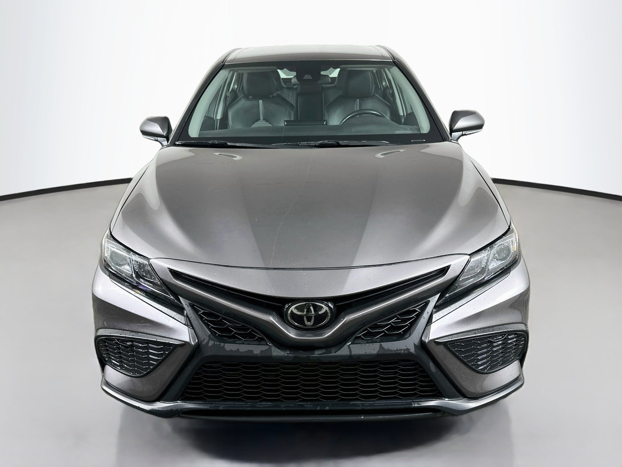 Used 2024 Toyota Camry SE FWD image 2