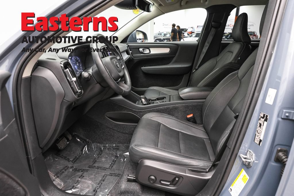 Used 2021 Volvo XC40 T4 Momentum FWD image 13