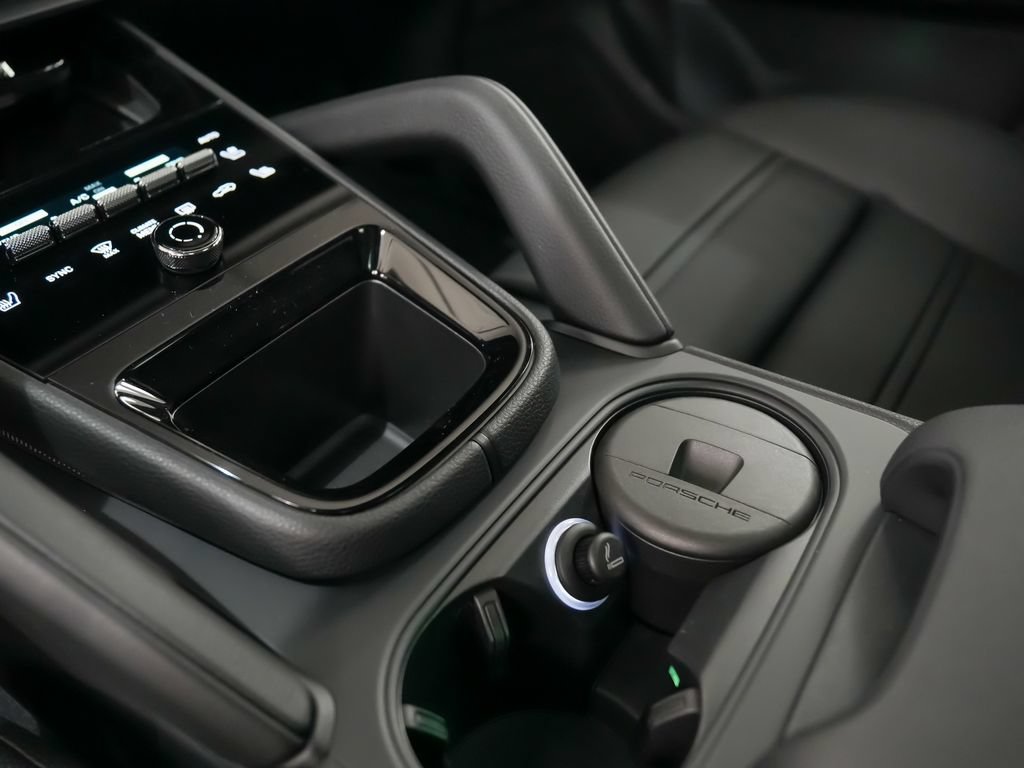 New 2026 Porsche Cayenne E-Hybrid Coupe AWD/4WD image 33