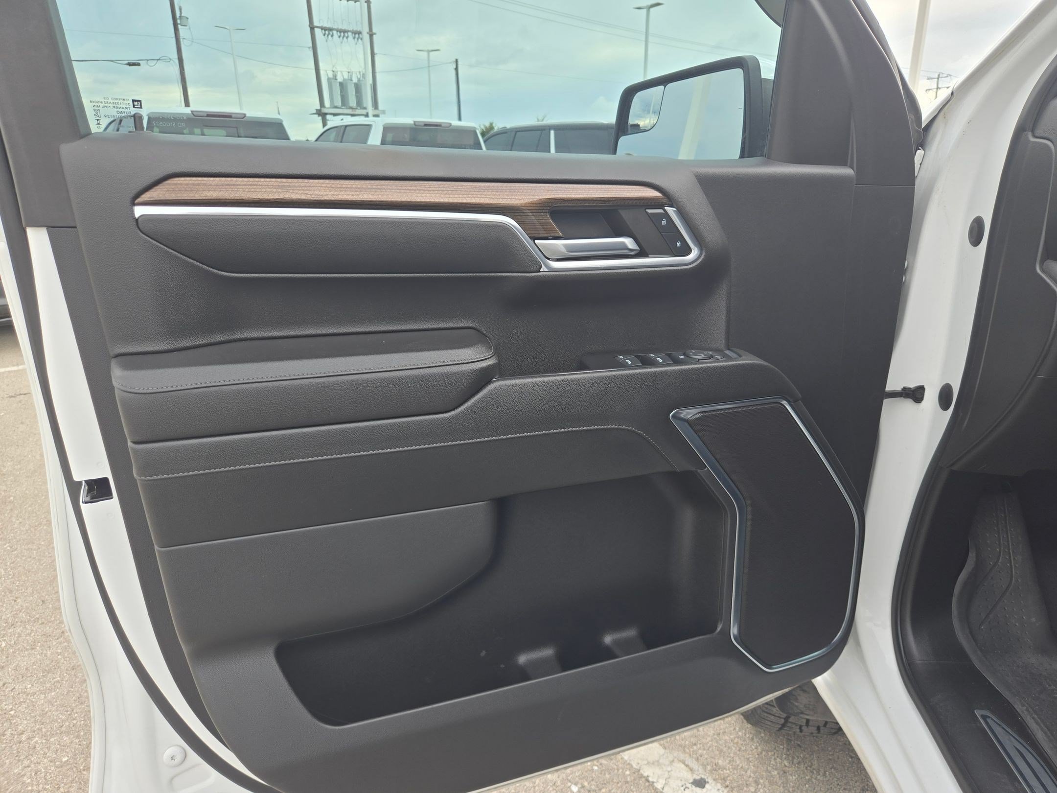 Used 2023 Chevrolet Silverado 1500 LT RWD image 12