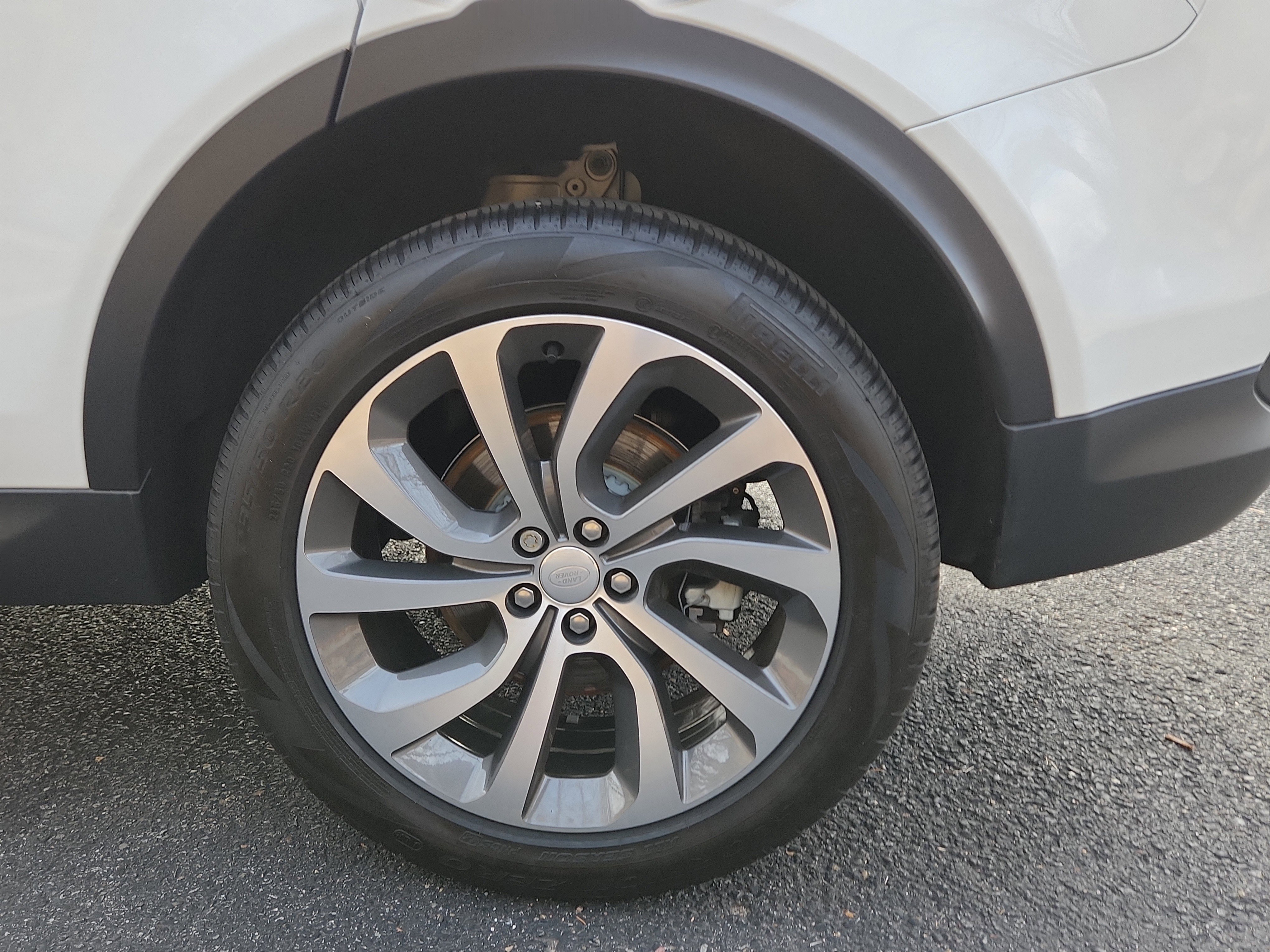 Used 2023 Land Rover Discovery Sport SE image 17