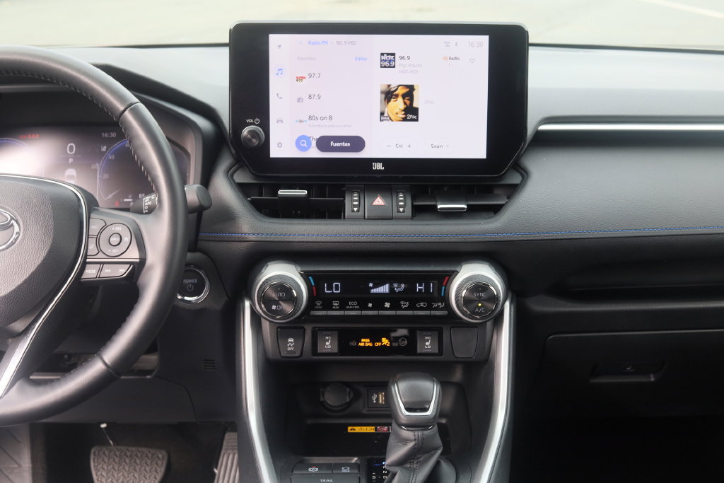 Used 2025 Toyota RAV4 XSE w/ Advanced Technology Package AWD/4WD image 13