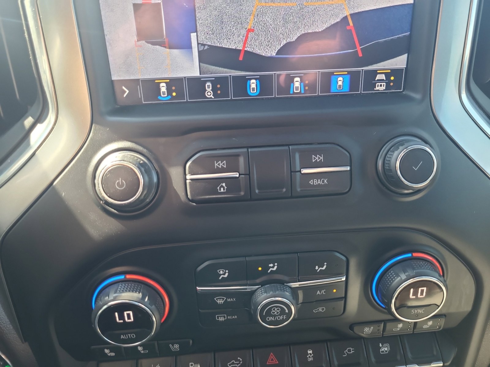 Used 2021 Chevrolet Silverado 2500 LTZ w/ LTZ Plus Package image 17