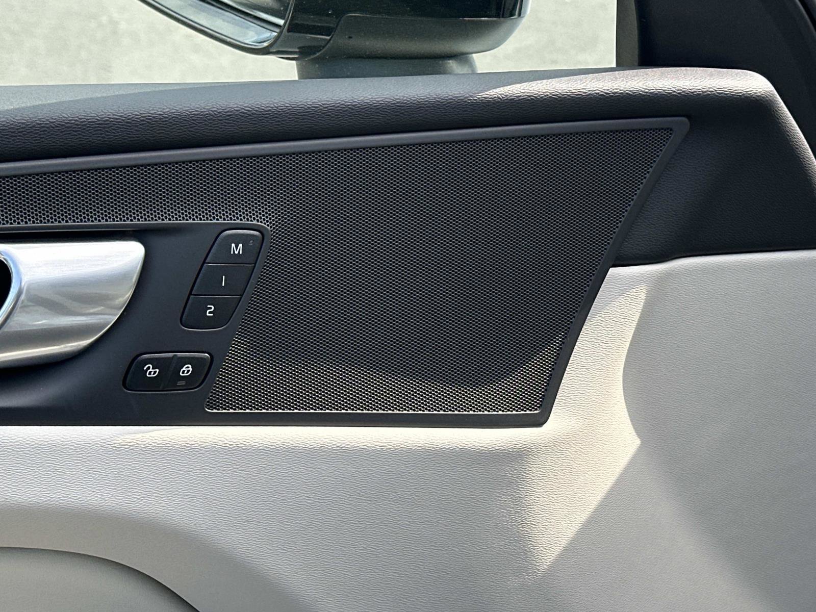 Certified 2025 Volvo XC60 T8 Plus w/ Protection Package Premier image 16