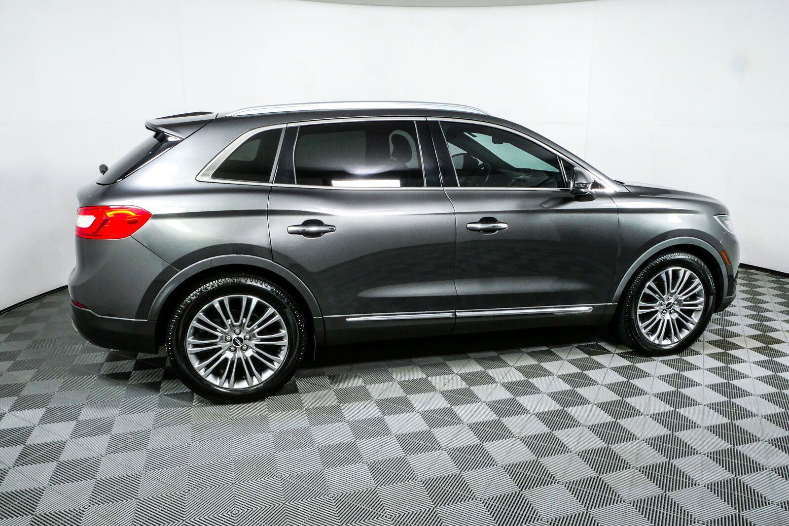 Used 2018 Lincoln MKX Reserve w/ Lincoln MKX Climate Package FWD image 2