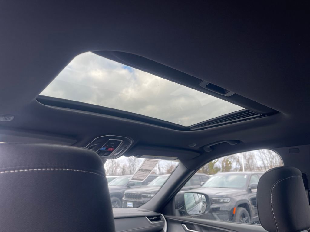 New 2026 Jeep Grand Cherokee Laredo image 19