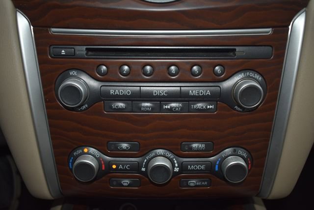 Used 2017 Nissan Pathfinder Platinum w/ Family Entertainment Package image 34