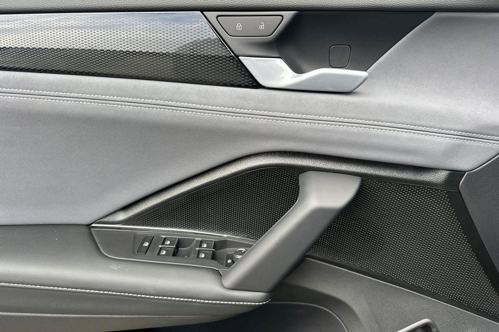 New 2026 Volkswagen Tiguan SE R-Line image 10