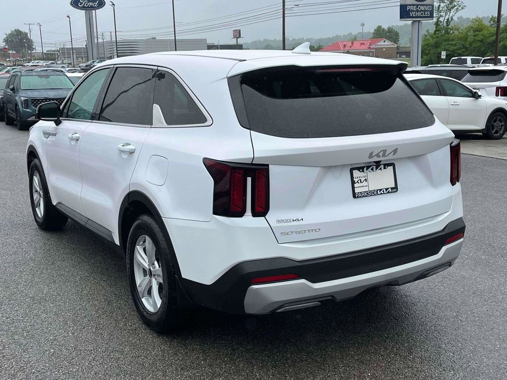 Used 2025 Kia Sorento LX FWD image 27