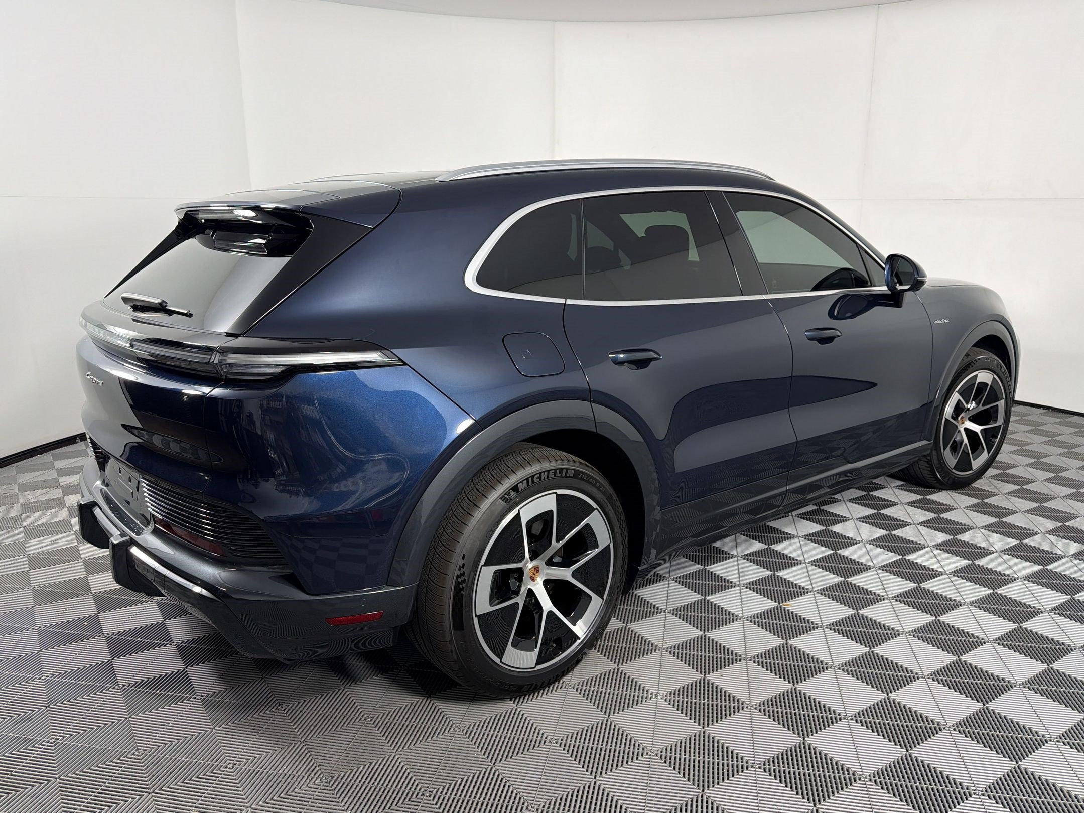 New 2026 Porsche Cayenne Electric AWD/4WD image 9