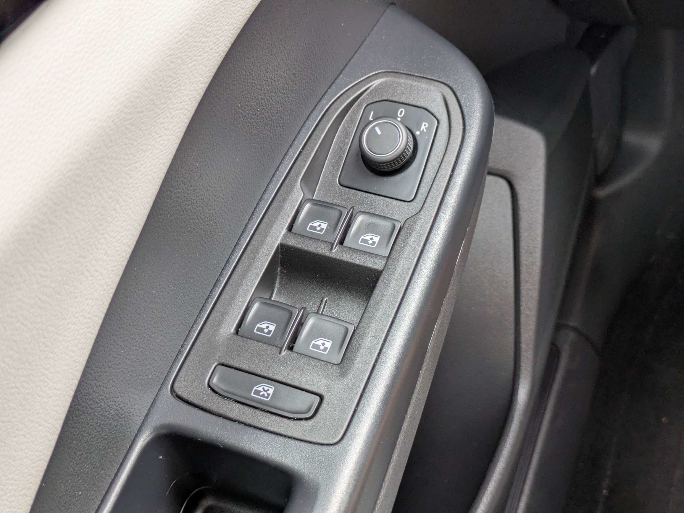 Used 2025 Volkswagen Taos S FWD image 21