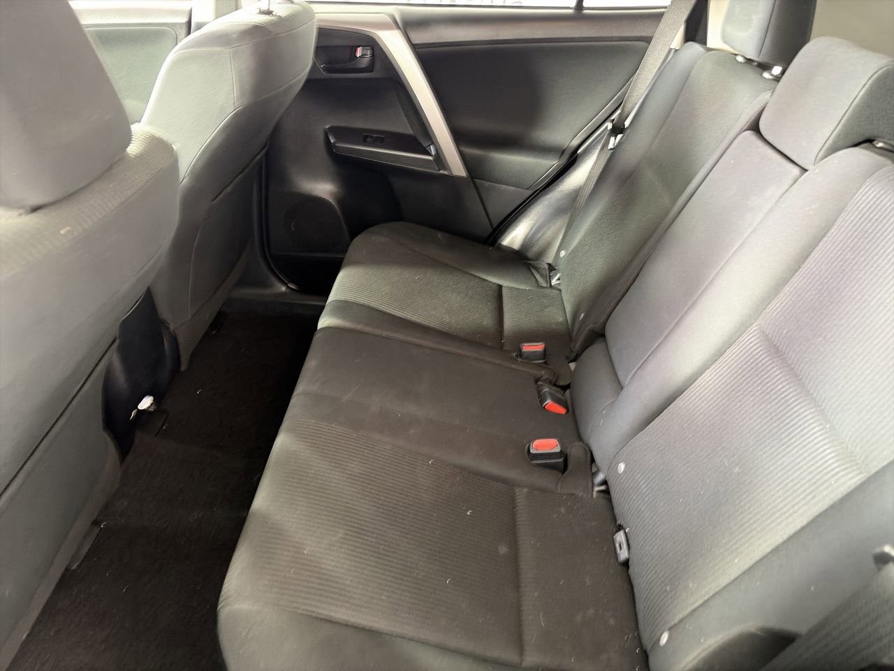 Used 2018 Toyota RAV4 LE w/ Carpet Mat Package FWD image 21