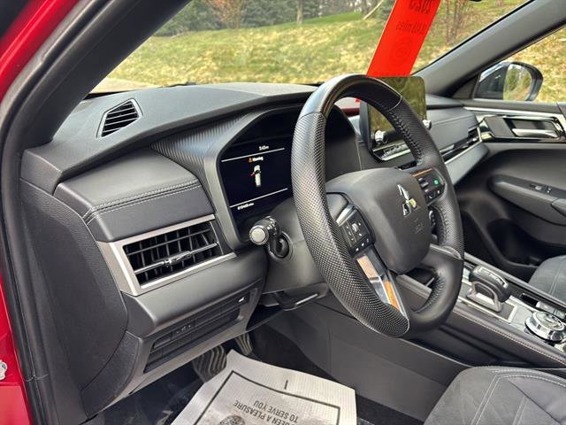 Used 2023 Mitsubishi Outlander SE Black Edition image 13