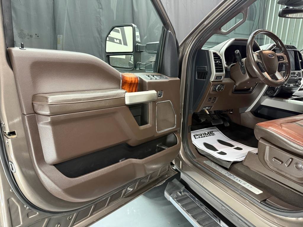 Used 2022 Ford F350 King Ranch w/ Chrome Package AWD/4WD image 17