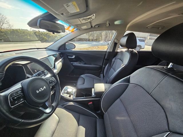 Used 2022 Kia Niro EX image 11