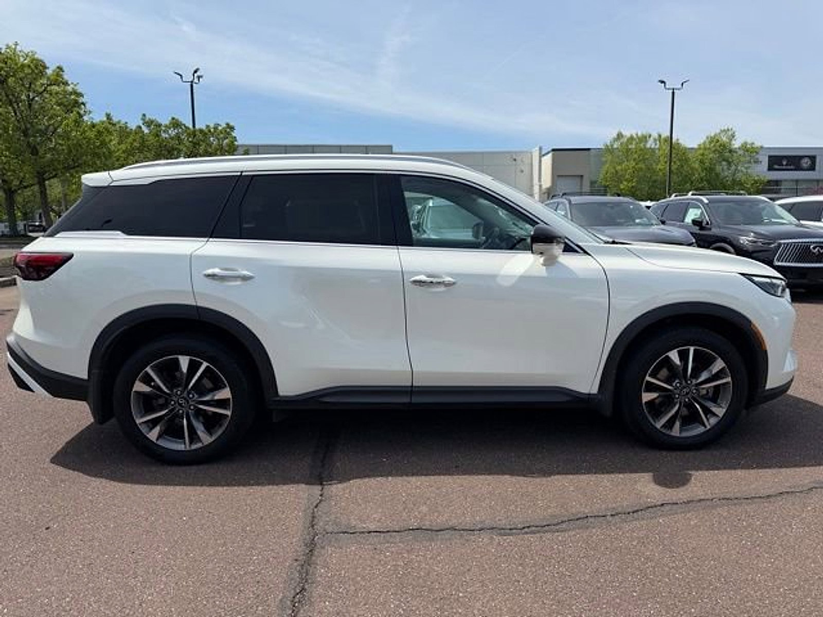 Certified 2023 INFINITI QX60 Luxe w/ Performance Audio Package AWD/4WD image 8