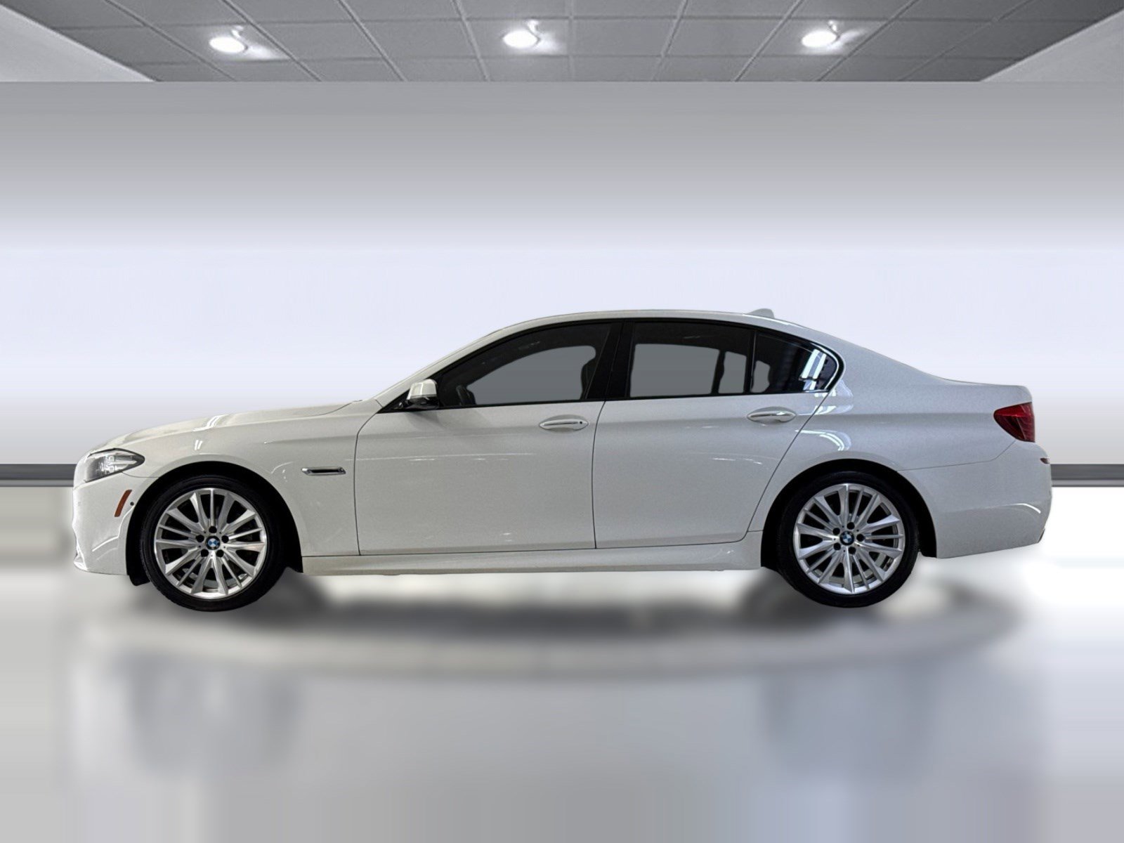 Used 2016 BMW 550i xDrive Sedan AWD/4WD image 2
