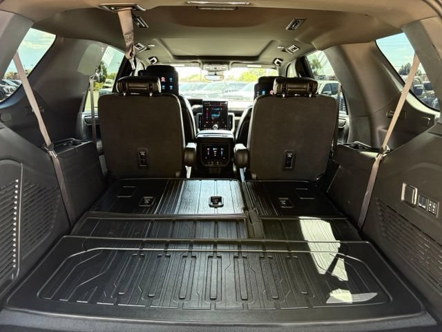 Used 2025 GMC Yukon AT4 Ultimate w/ LPO, AT4 Appearance Package AWD/4WD image 13