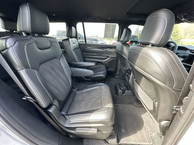 Used 2023 Jeep Grand Cherokee L Laredo image 26