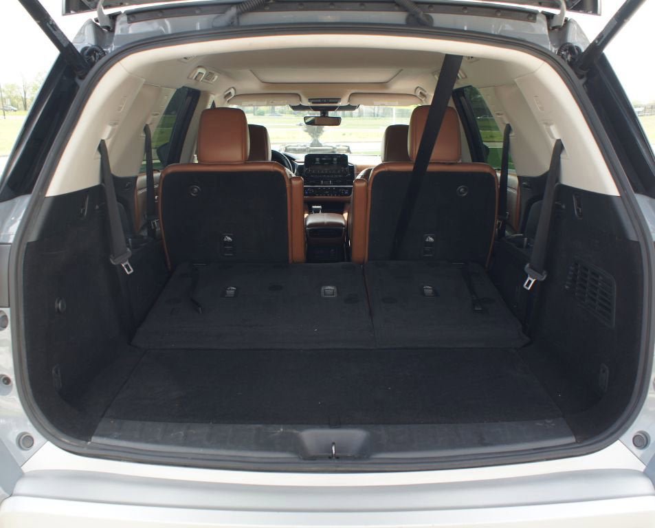 Used 2023 Nissan Pathfinder Platinum w/ Lighting Package (N93) FWD image 19