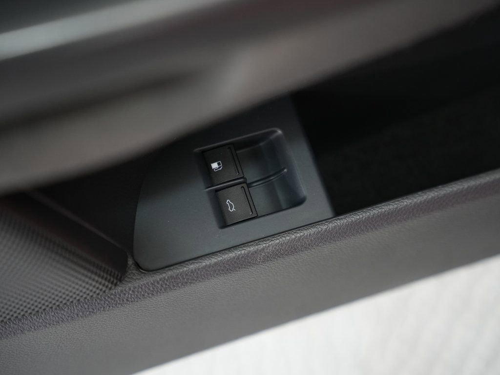 Used 2009 Volkswagen GTI 4-Door image 39