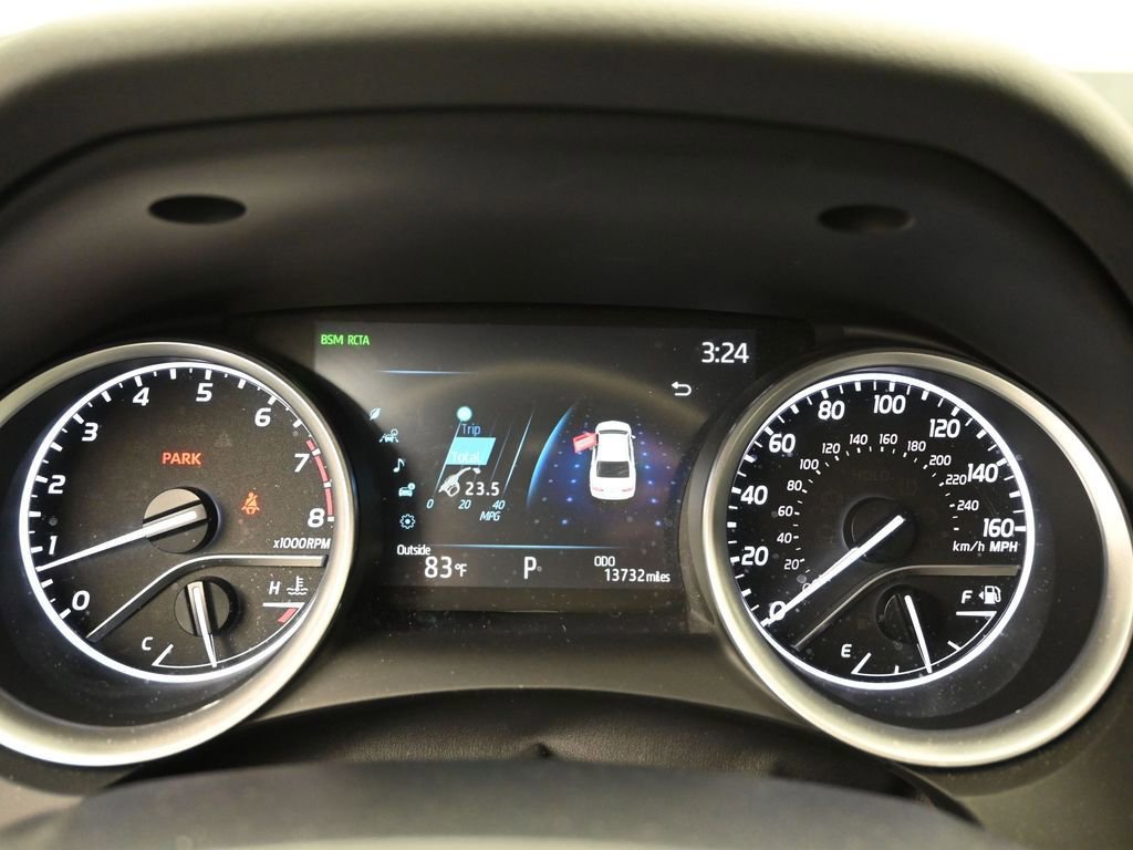 Used 2024 Toyota Camry XLE FWD image 11