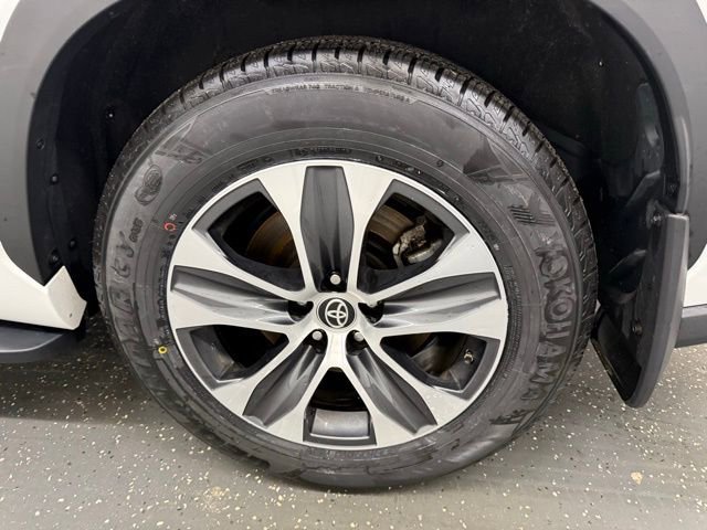 Certified 2023 Toyota Highlander XLE image 20