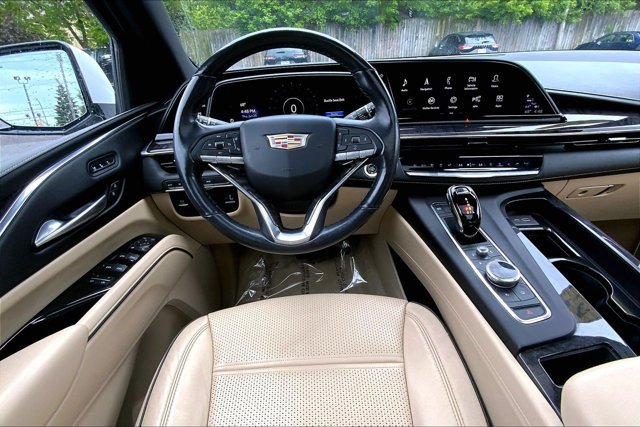 Used 2021 Cadillac Escalade Premium Luxury AWD/4WD image 4