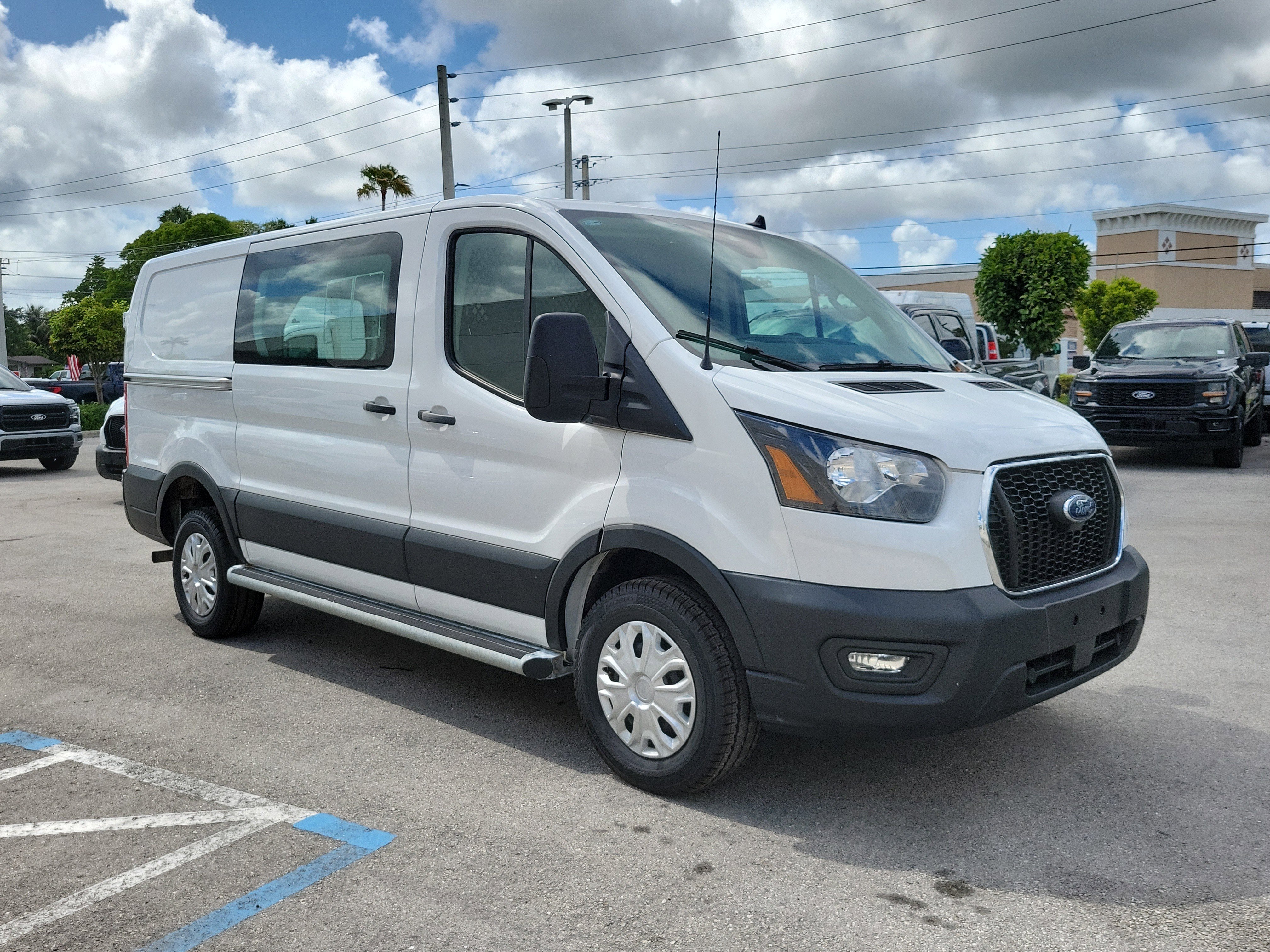 Used 2024 Ford Transit 250 Low Roof w/ Exterior Upgrade Package RWD image 3