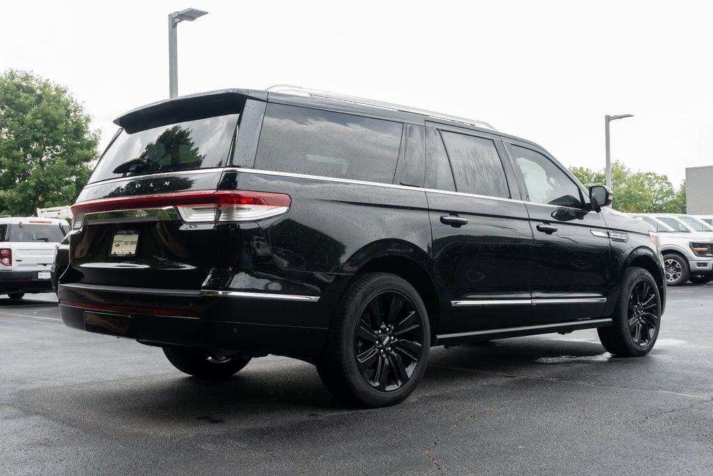 Used 2022 Lincoln Navigator L Reserve RWD image 11