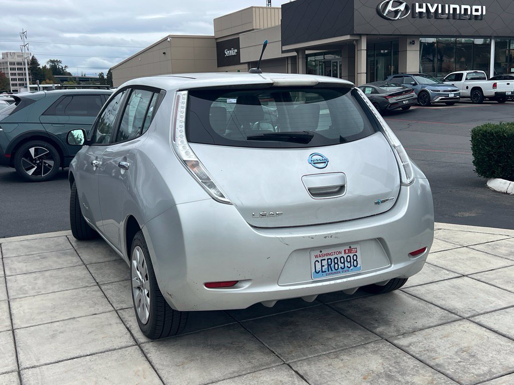 Used 2013 Nissan Leaf S FWD image 11