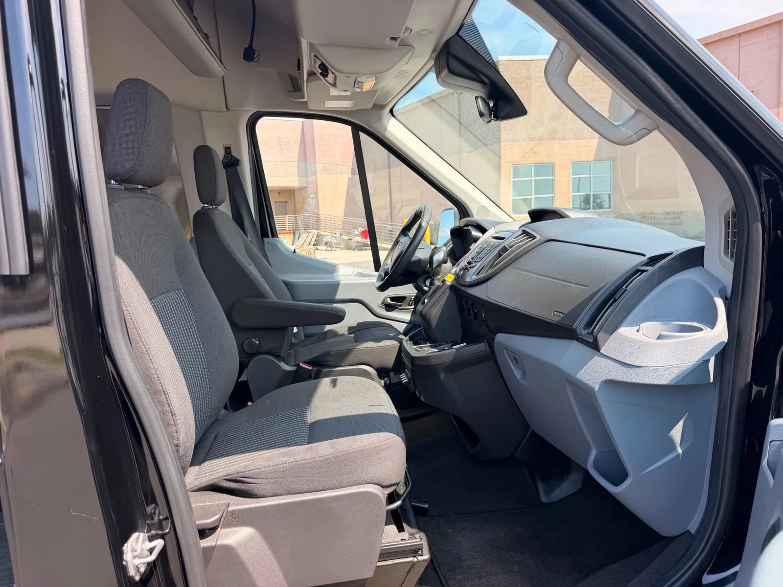 Used 2018 Ford Transit 350 XLT RWD image 12