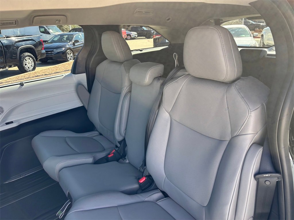 New 2026 Toyota Sienna XLE image 27